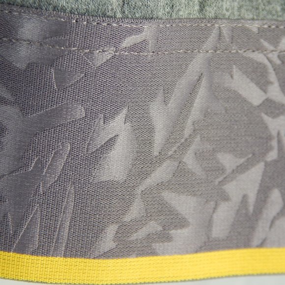 Adidas Wind and Rain Proof Top - Large - Picture 2 of 5